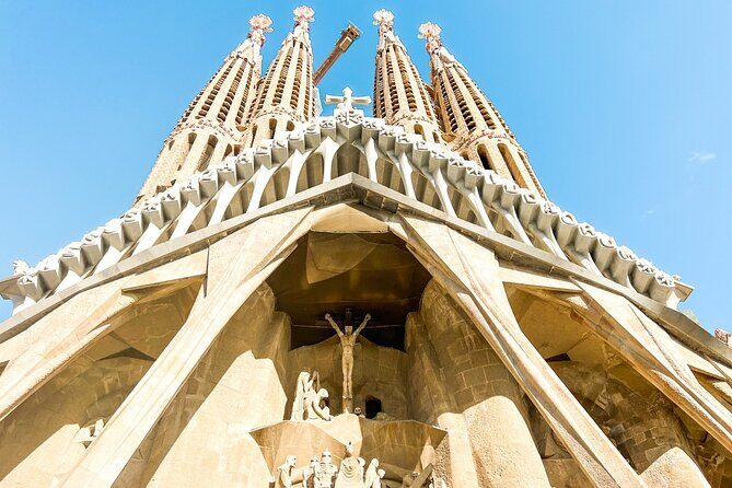 Barcelona all included: Sagrada, Park Güell, Montjuic & Gothic - Gothic Quarter stops: what you’ll see, and what you won’t