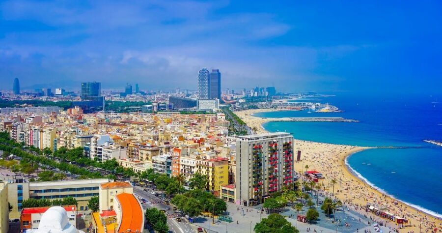 Barcelona: Bike Tour & Sagrada Familia Skip-the-Line Tickets - Skip-the-line entry at La Sagrada Familia: what to expect