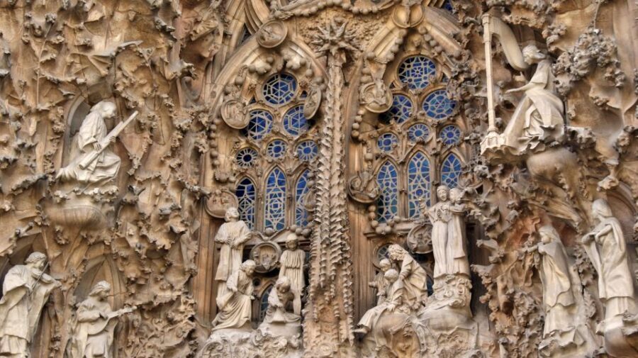 Barcelona: Exclusive Sagrada Familia Private Guided Tour - Why a private Sagrada Familia tour saves your time