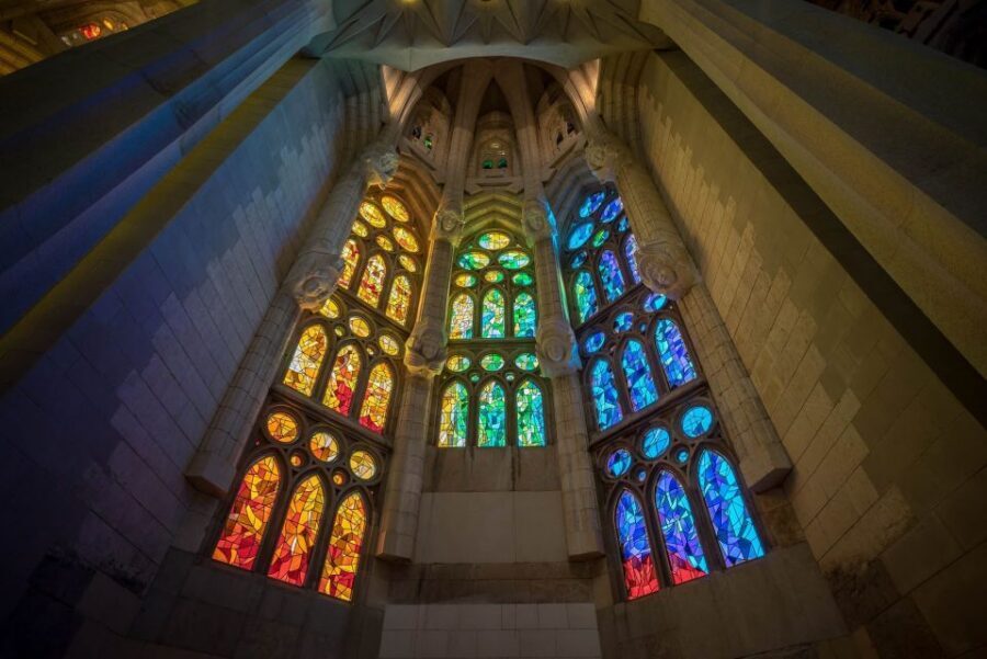 Barcelona: Exclusive Sagrada Familia Private Guided Tour - The guided portion: architecture, history, and Catalan modernism