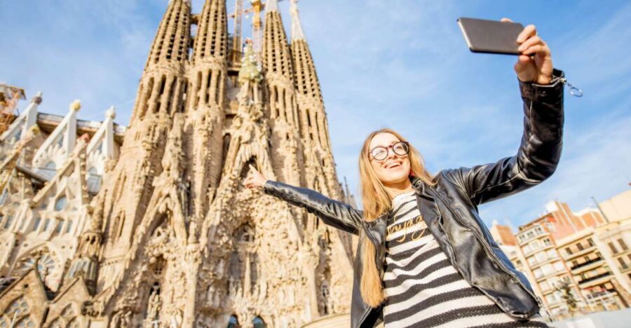 Barcelona: Foodie Walking Tour with Sagrada Familia Tickets - Guides shape the vibe: Jennifer, Vincenta, Diego, and Ilona