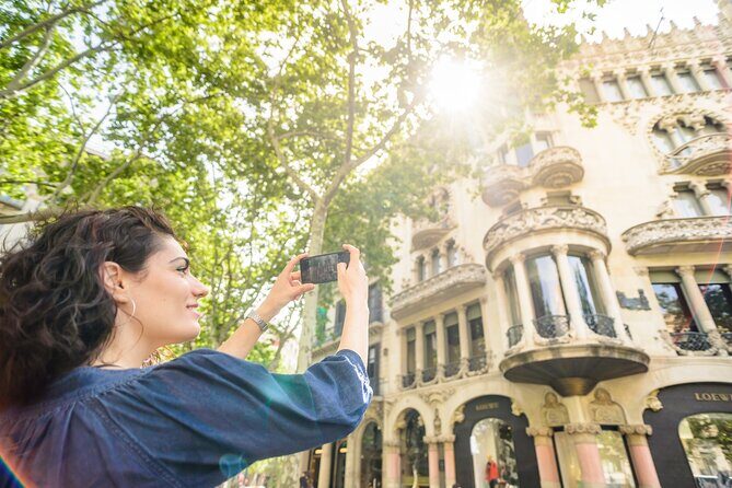Barcelona Gaudi and Sagrada Familia Tour - Guides, group size, and pacing: what your afternoon will feel like