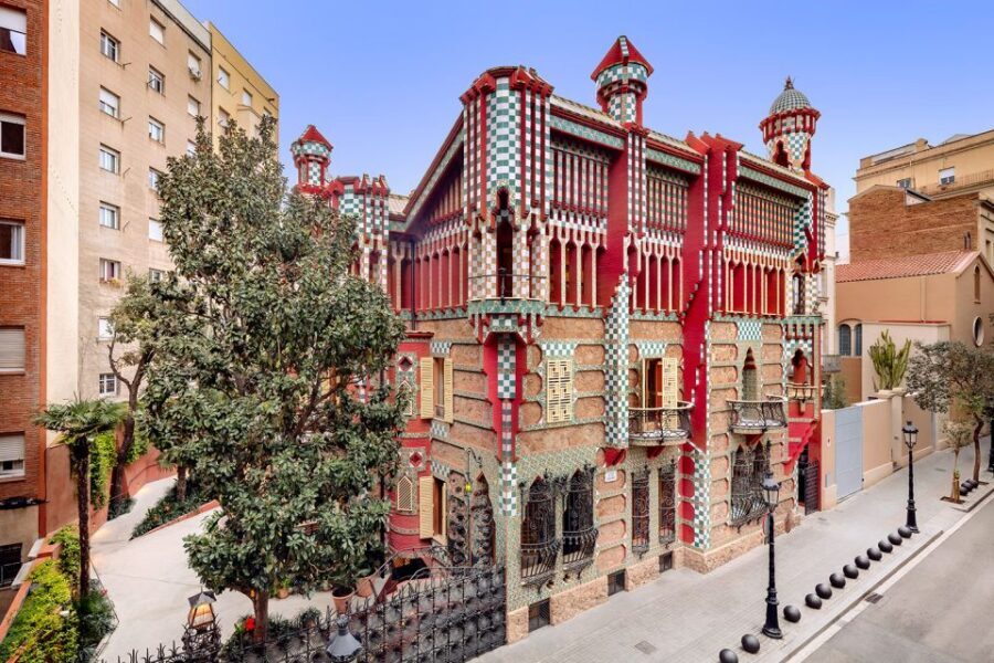 Barcelona: Gaudí Houses & Sagrada Familia Tour - How the 8-hour flow actually works in real life
