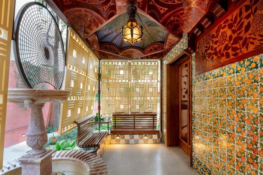 Barcelona: Gaudí Houses & Sagrada Familia Tour - Passeig de Gràcia timing and your lunch break strategy