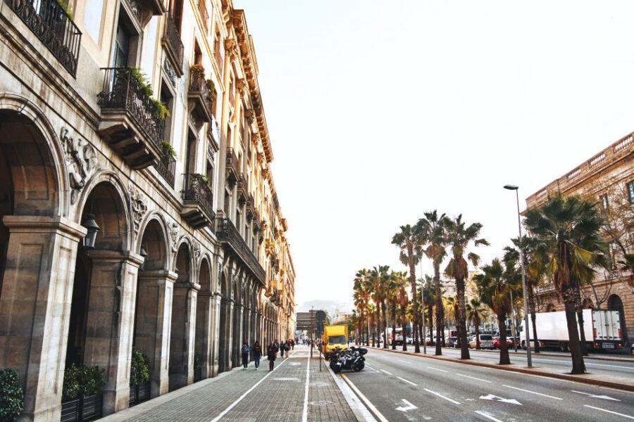 Barcelona: Gothic Quarter & La Sagrada Familia Private Tour - Price and logistics: what $294 gets you in real-world value