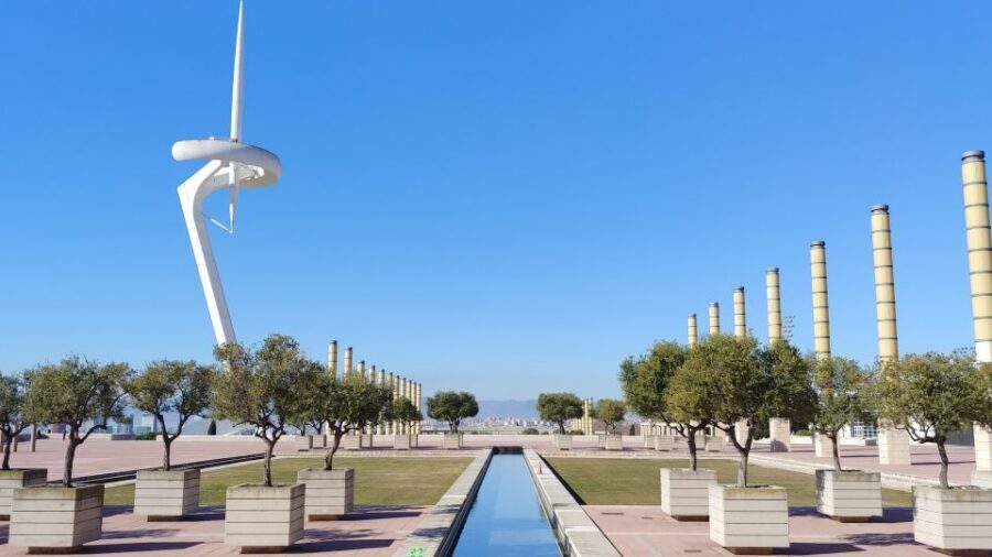 Barcelona: Gothic Quarter & La Sagrada Familia Private Tour - What to wear and bring so the day stays smooth