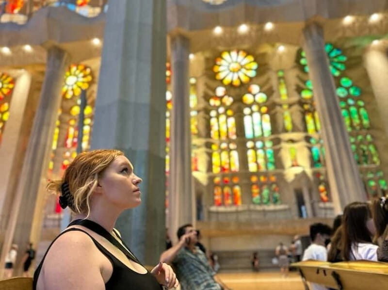 Barcelona: Gothic Quarter, Sagrada Familia & Park Güell Tour - Lunch Break and City Reset: How to Use the 1-Hour Gap