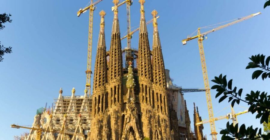Barcelona: Guided Sagrada Familia Tour & Skip-The-Line Entry - Small group size: why max 6 feels worth it