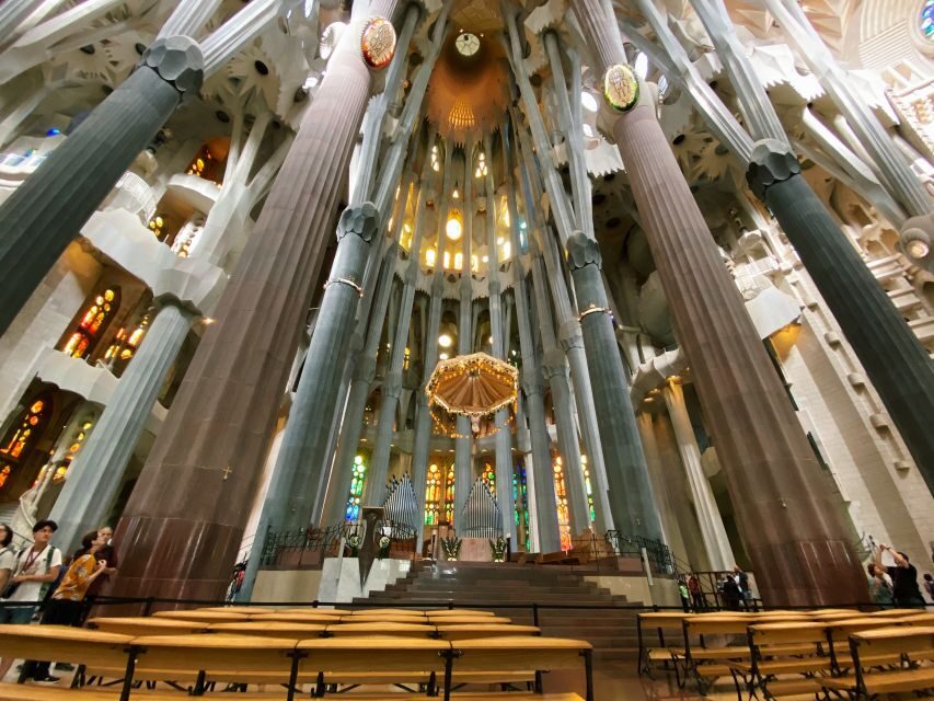 Barcelona: Guided Tour of Sagrada Familia - Small Groups, Private Options, and Language Choices
