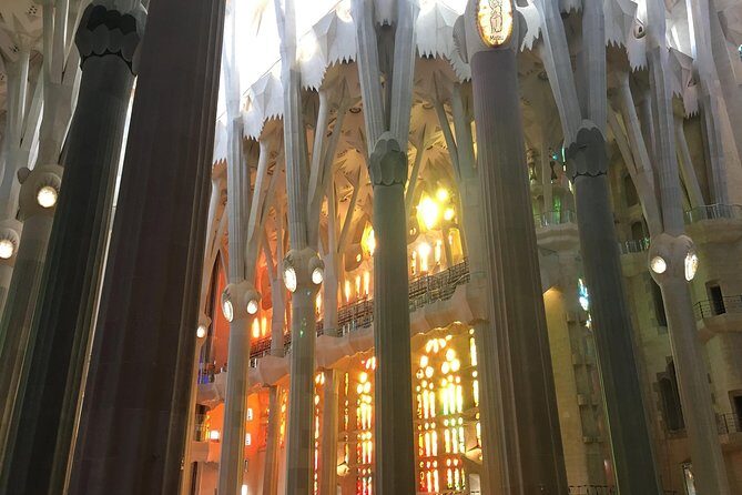 Barcelona: Highlights of Sagrada Familia Max 6 People Guided Tour - Why early entry is the smartest move at Sagrada Familia