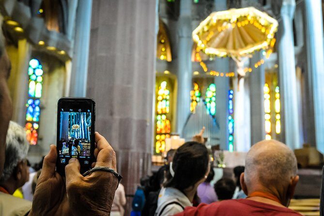 Barcelona Highlights & Sagrada Familia Tour: Priority Access - Full-day upgrade: Park Güell and La Pedrera without the rush feeling
