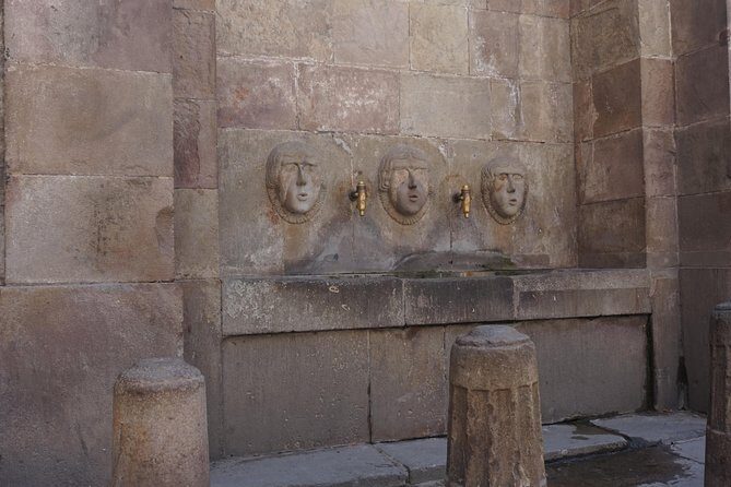Barcelona in One Day: Gaudí, Gothic Quarter &Tapas (Private Tour) - Sinagoga Major de Barcelona: A Key Stop in the Old Jewish Quarter