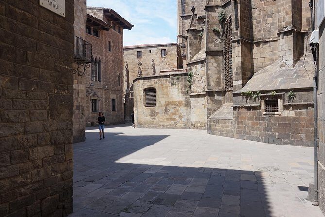 Barcelona in One Day: Gaudí, Gothic Quarter &Tapas (Private Tour) - La Rambla and Mercat de la Boqueria: Stroll a Classic, Then Watch the City Work