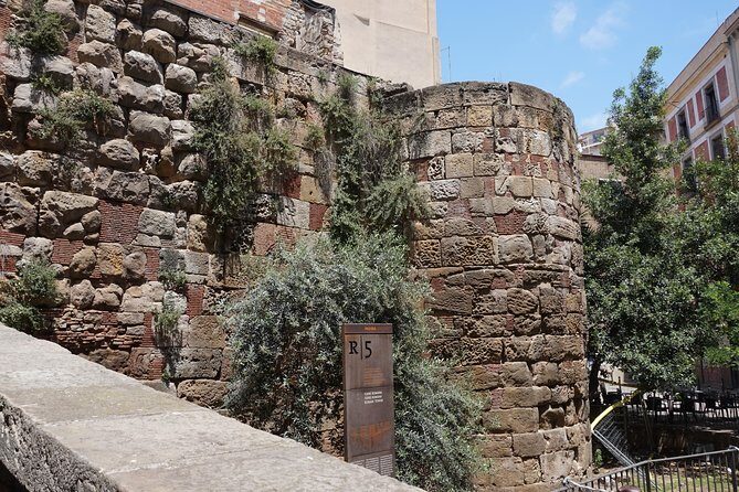 Barcelona in One Day: Gaudí, Gothic Quarter &Tapas (Private Tour) - Sagrada Família at 4 pm: The Tour’s Best Timing Payoff