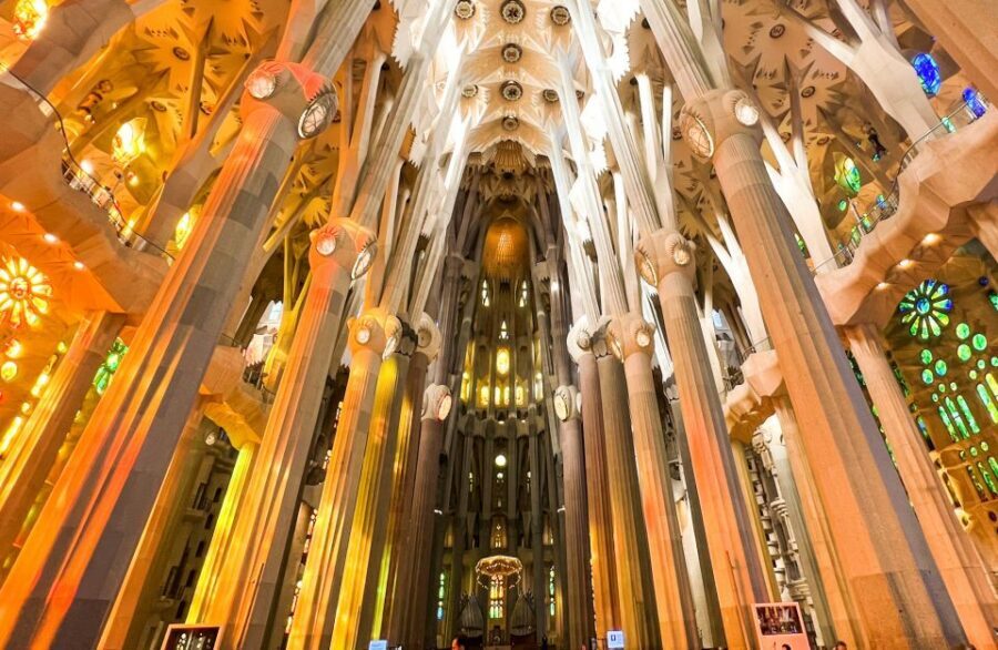 Barcelona: Park Güell & La Sagrada Familia Tickets and Tour - The Transfer: Private Bus Comfort Between Two Gaudí Worlds