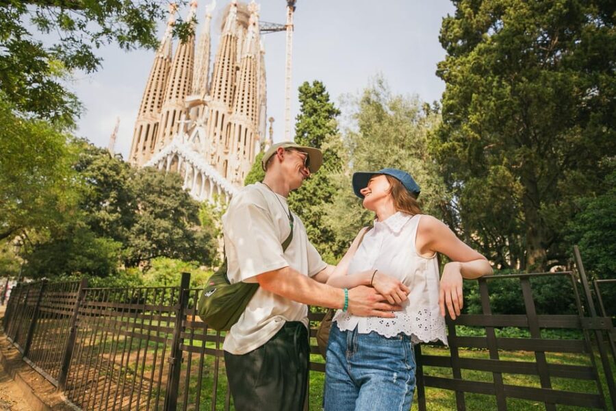 Barcelona: Photographic Madness at the Sagrada Familia - Meeting at the Souvenir Shop and Getting to the Right Light