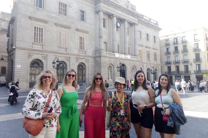Barcelona Premium: Gothic, Montjuic, Sagrada Familia & Park Güell - The Born district stop that turns a stroll into a story