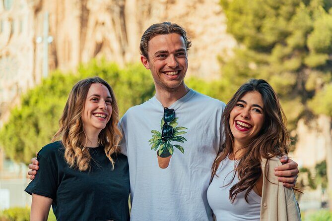 Barcelona : Private Photoshoot Outside Sagrada Familia - The main trade-offs: tickets, weather, and rare no-show concerns