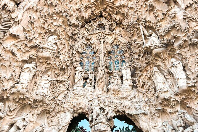 Barcelona: Private Sagrada Familia & Park Guell tour with Pickup - How the 4-hour flow feels in real life