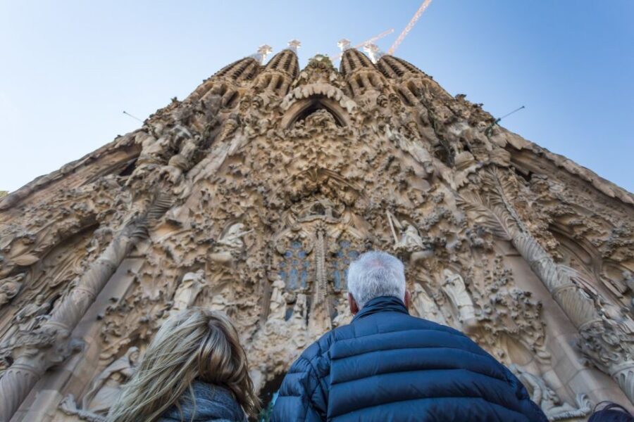Barcelona: Sagrada Familia and Park Guell Combo Guided Tour - Comfort, rules, and what to bring (so you’re not stressed at the door)