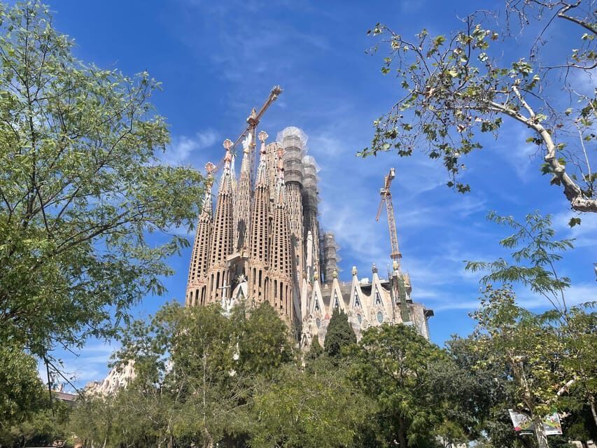 Barcelona: Sagrada Família and Park Güell Guided Tour - How the Timing Works: 4 Hours That Leave Room to Breathe