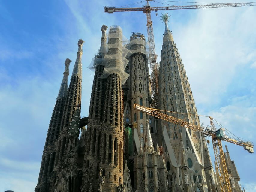 Barcelona: Sagrada Família and Park Güell Guided Tour - The Short Van Ride: A Real Breather in a Tight Schedule