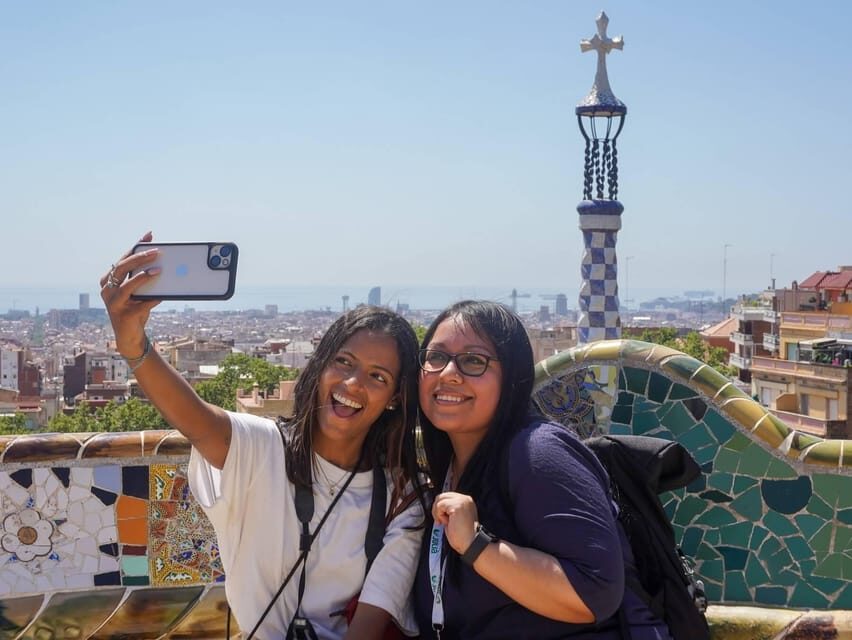Barcelona: Sagrada Familia and Park Güell Tour - What to wear and bring for a smooth Sagrada Familia visit