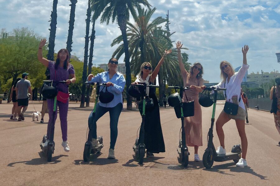 Barcelona: Sagrada Familia Electric Scooter or Bike Tour - Key things to know before you ride