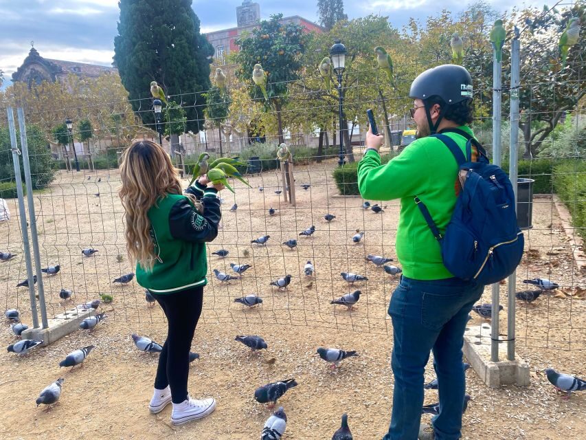 Barcelona: Sagrada Familia Electric Scooter or Bike Tour - Casa Batlló, Arc de Triomf, and Parc de la Ciutadella: architecture plus green breaks