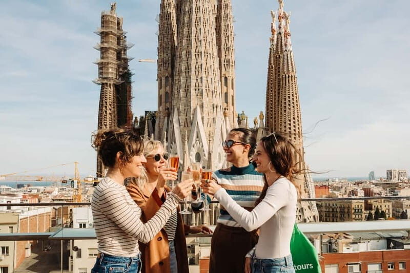 Barcelona: Sagrada Familia Evening Tour with Cava - Façade walk: Roman soldier six toes, gargoyles, and Gaudí clues