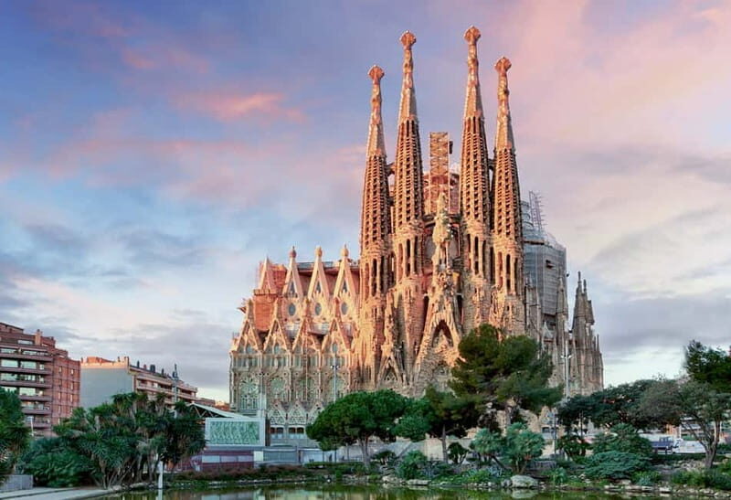 Barcelona: Sagrada Familia Evening Tour with Cava - Inside the basilica: stained-glass light, Gaudí’s face, and the crypt