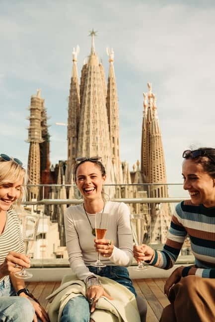 Barcelona: Sagrada Familia Evening Tour with Cava - Practical details before you go: dress code, walking pace, and where to meet