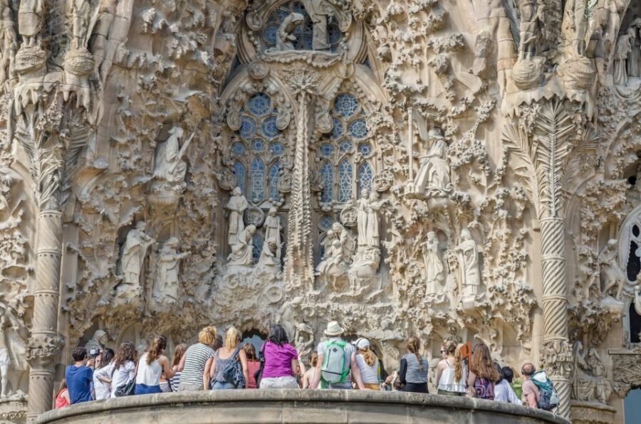 Barcelona: Sagrada Familia Fast Track Guided Tour - Key takeaways before you go