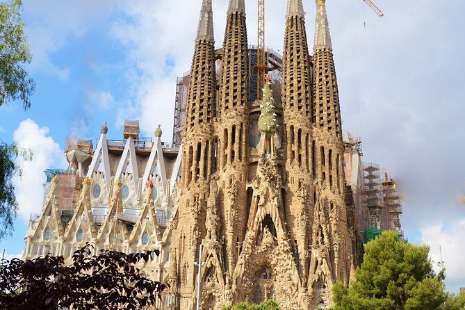 Barcelona: Sagrada Familia Fast Track Tour with Tower Option - What you get for $78.44: value check, not just a price tag