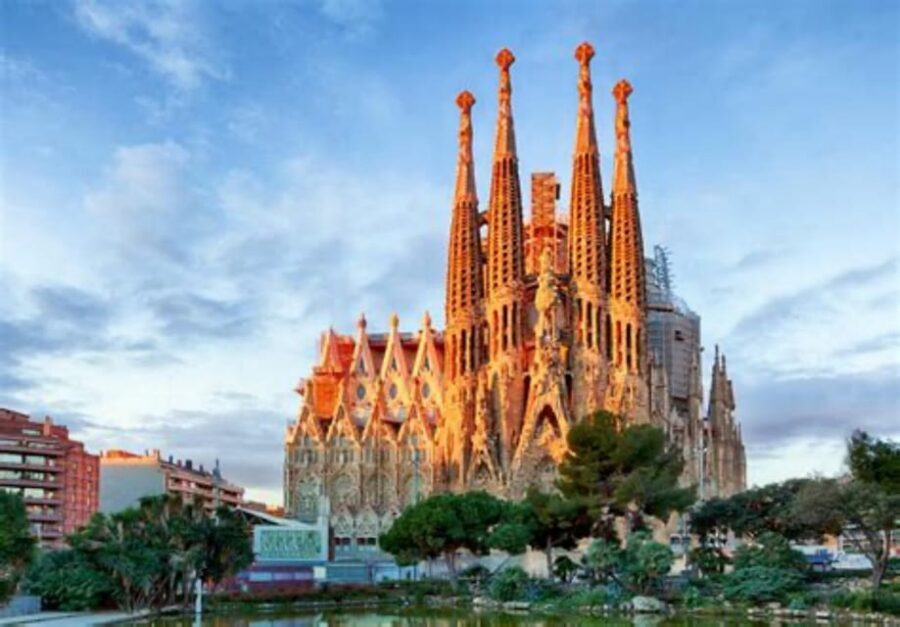 Barcelona: Sagrada Família Guided Tour and Entry Tickets - Key things you’ll notice on this Sagrada Família tour