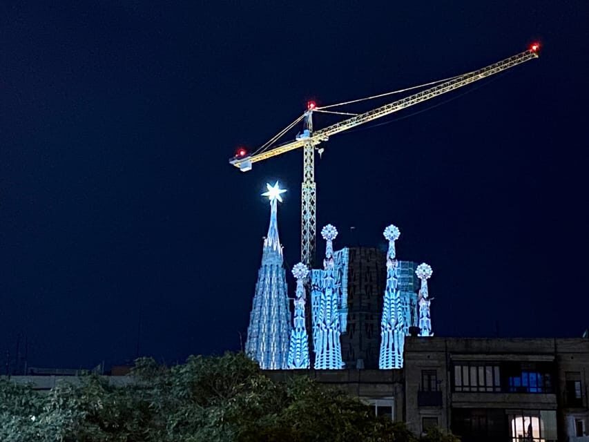 Barcelona: Sagrada Família Guided Tour and Entry Tickets - Finishing Near the City Center: Use the Rest of Your Day