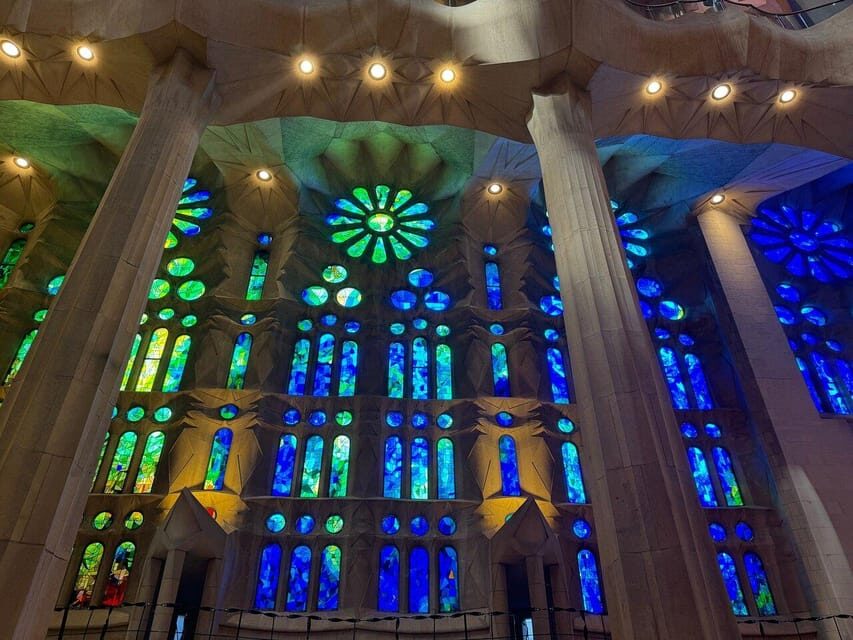 Barcelona: Sagrada Familia Guided Tour with Skip the Line - Key Points at a Glance