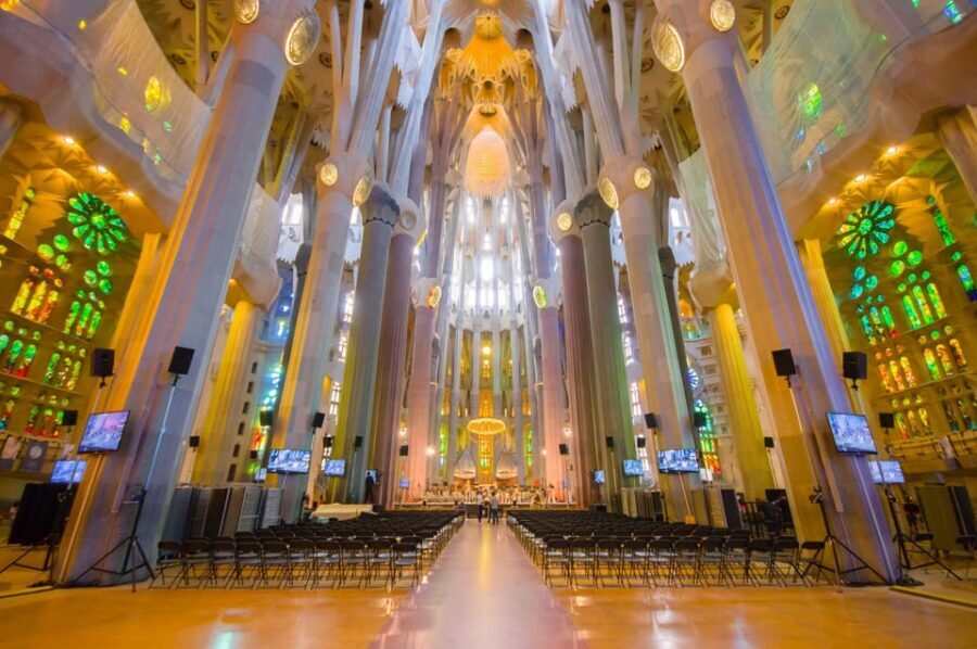 Barcelona: Sagrada Familia Guided Tour with Skip the Line - Skip-the-Line Access and a Small Group of Up to 20
