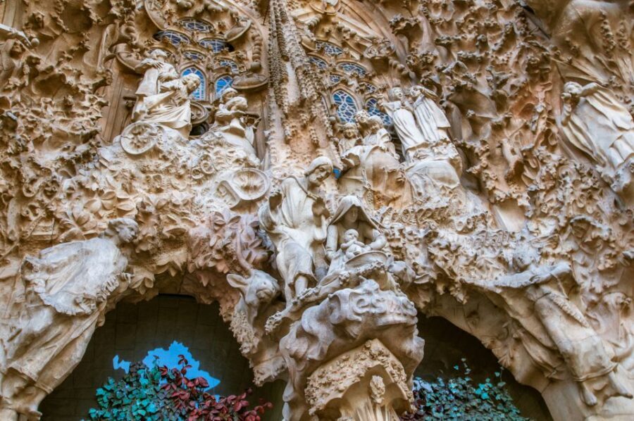 Barcelona: Sagrada Familia Guided Tour with Tower Access - Who should book this tour, and who might want a different plan