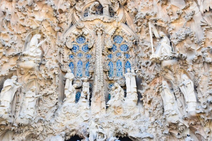 Barcelona: Sagrada Familia Guided Tour with Tower Access - Inside the basilica: what you’ll notice beyond the wow factor