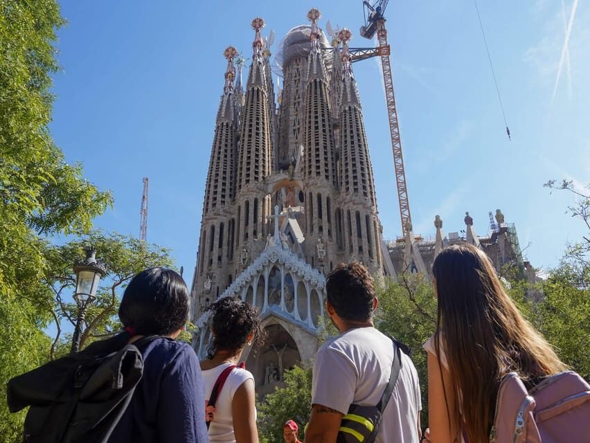 Barcelona: Sagrada Familia Guided Tour with Tower Access - Museum time: drawings and models that make construction real