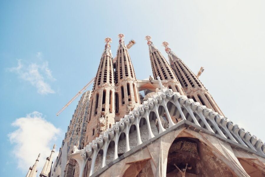 Barcelona: Sagrada Familia Guided Tour with Tower Access - Practical dress code and comfort tips that save the day