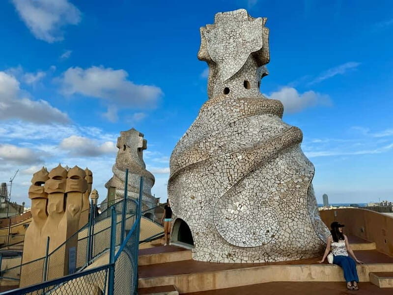 Barcelona: Sagrada Familia, La Pedrera & Cava Tasting Tour - Walking the Eixample Modernism Trail: Palau Macaya and Casa de les Punxes