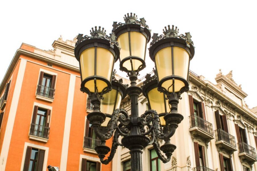 Barcelona: Sagrada Familia, Park Güell and Old Town Tour - Lunch break: keep the pace, plan the timing