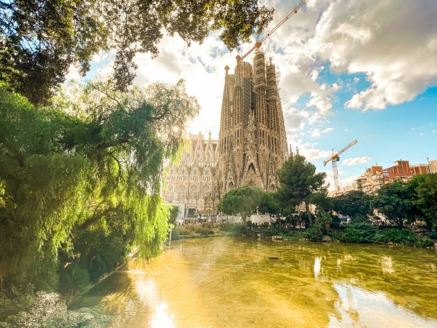 Barcelona: Sagrada Familia, Park Güell and Old Town Tour - Who this tour fits best (and who might want something else)