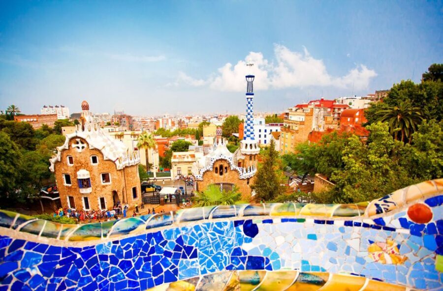 Barcelona: Sagrada Familia & Park Güell Guided Tour & Ticket - The trip between sites: choose transport if you want an easier day