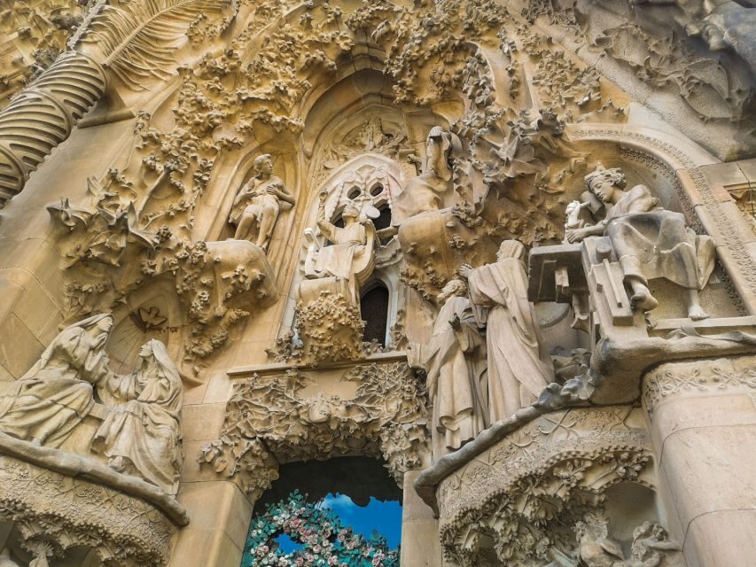 Barcelona: Sagrada Familia, Park Guell & Tapas Private Tour - Santa Maria del Pi and Els 4 Gats: gothic streets plus a Picasso pause