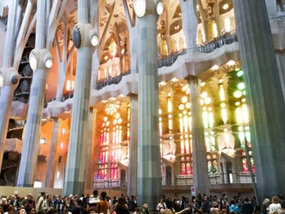 Barcelona: Sagrada Familia, Park Guell & Tapas Private Tour - Palau Guell, Placa Reial, and Boqueria: a fast taste of Ciutat Vella