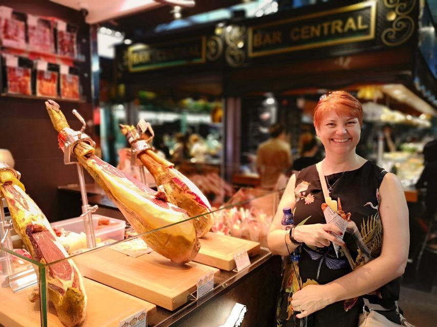 Barcelona: Sagrada Familia, Park Guell & Tapas Private Tour - Park Güell in 40 minutes: tickets yes, guided inside no