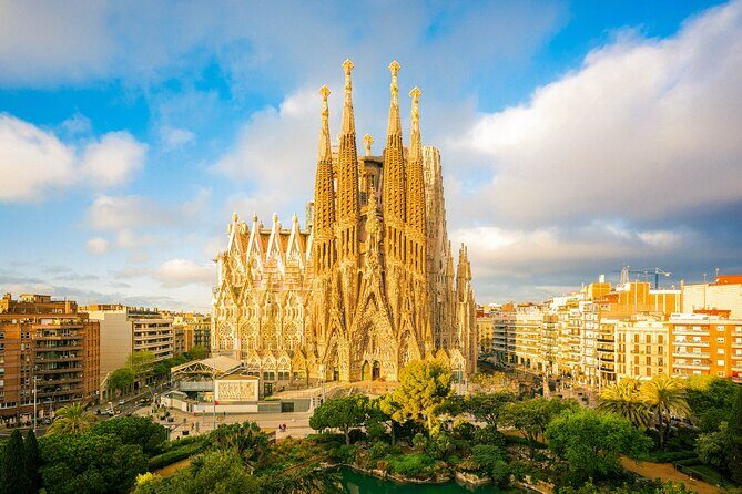 Barcelona: Sagrada Familia: Priority Access & Guided Tour - Key points to know before you go